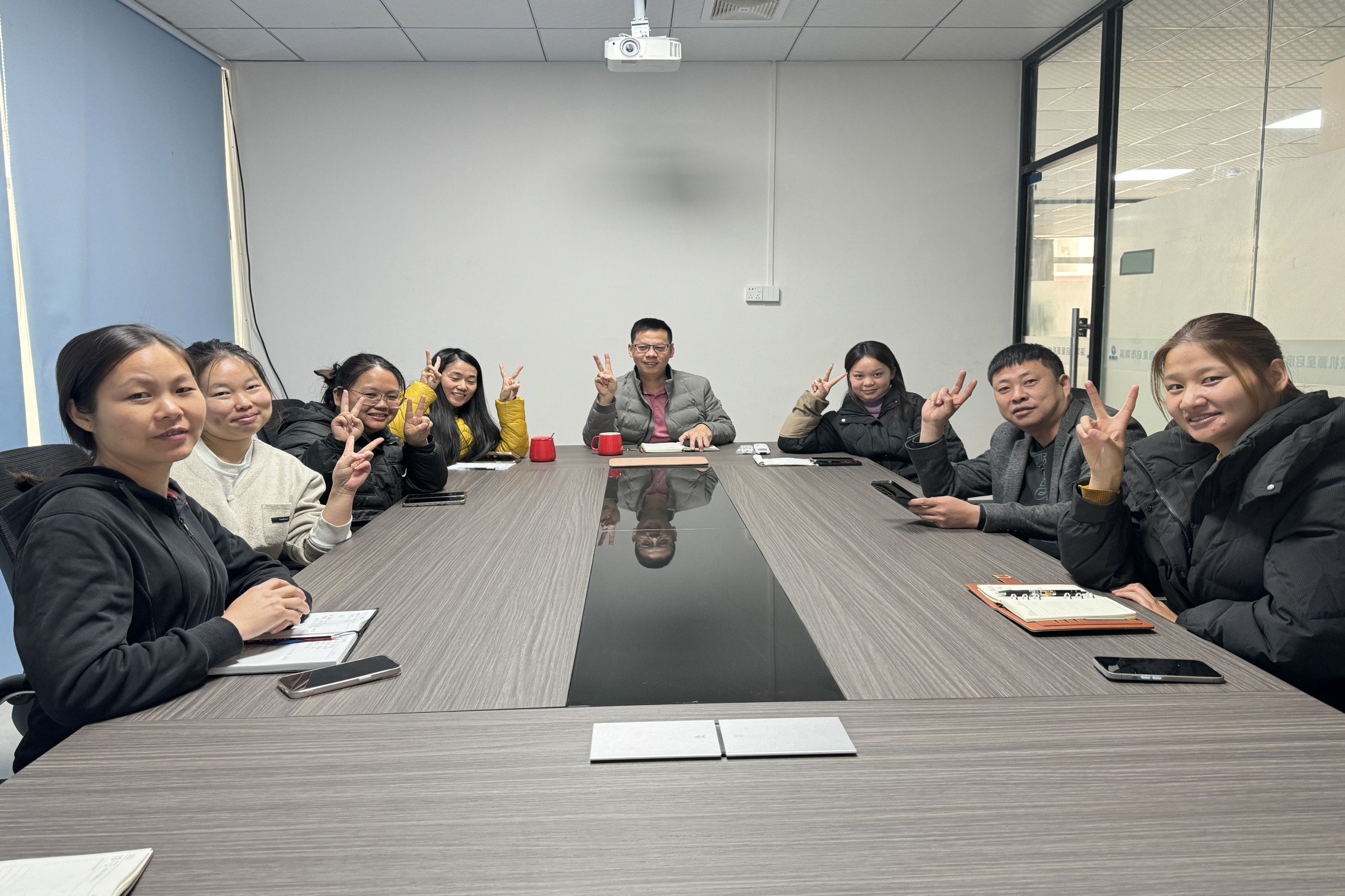 Podjetje Shenzhen Qixingyuan ima 2024 letnega povzetka, ki se veseli novoletnih ciljev